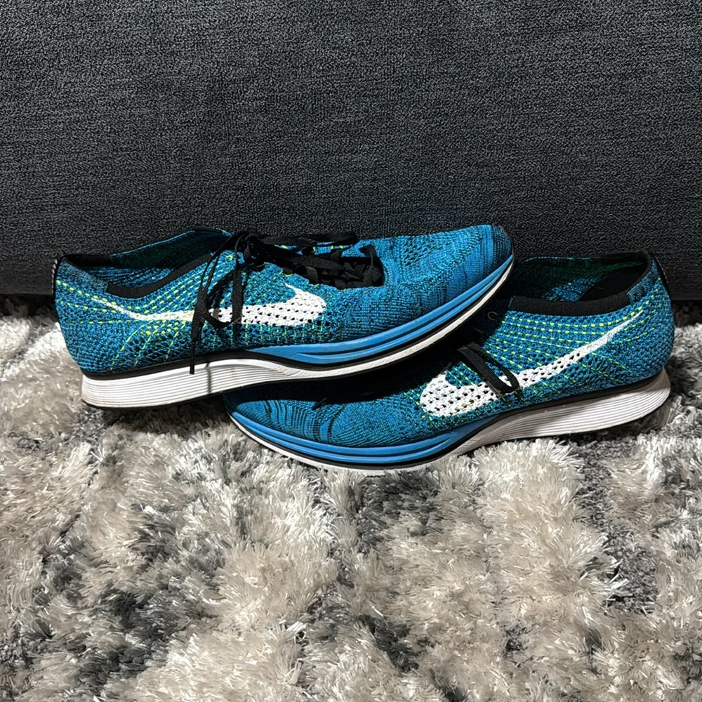 2016 Nike Flyknit Racer - Picture 4 of 6